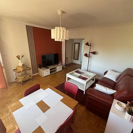 Grand Dans A Apartment