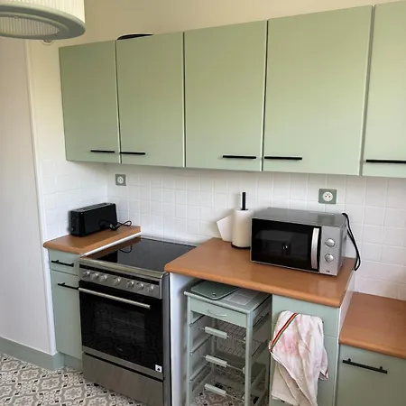 Grand Dans A Apartment Caen