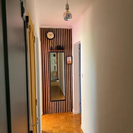 Grand Dans A Apartment
